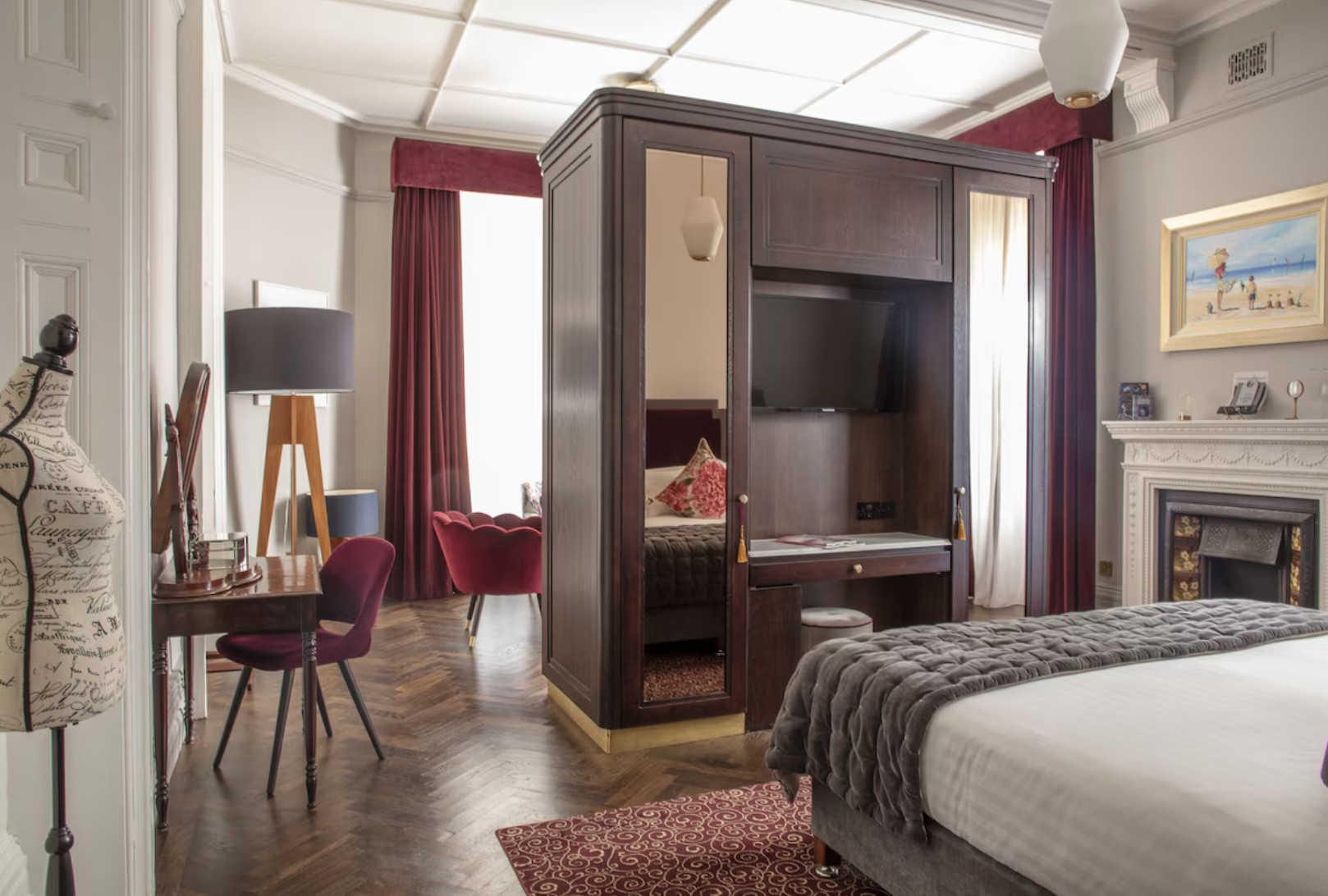 The Wilder Townhouse/ Bed and dresser